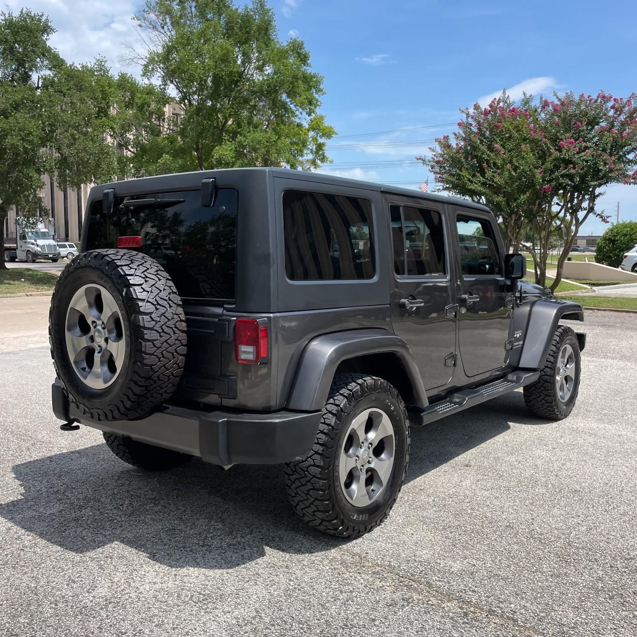 Jeep Wrangler JK Unlimited Vehicle Full-screen Gallery Image 5
