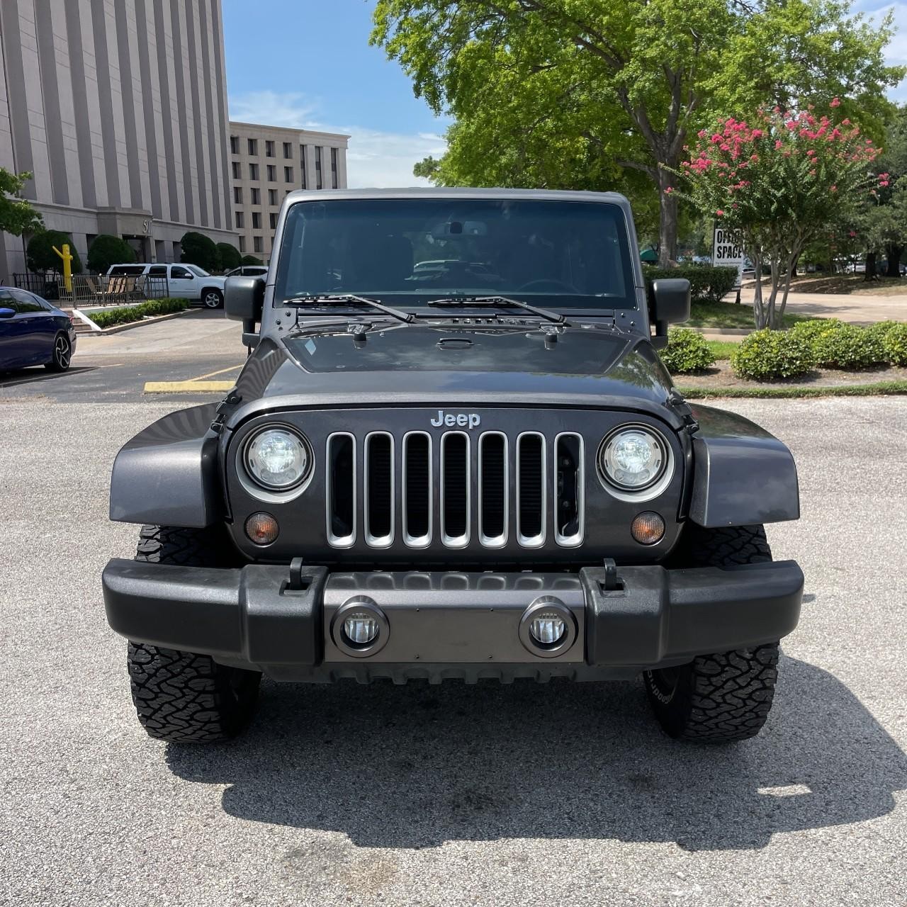 Jeep Wrangler JK Unlimited Vehicle Full-screen Gallery Image 8