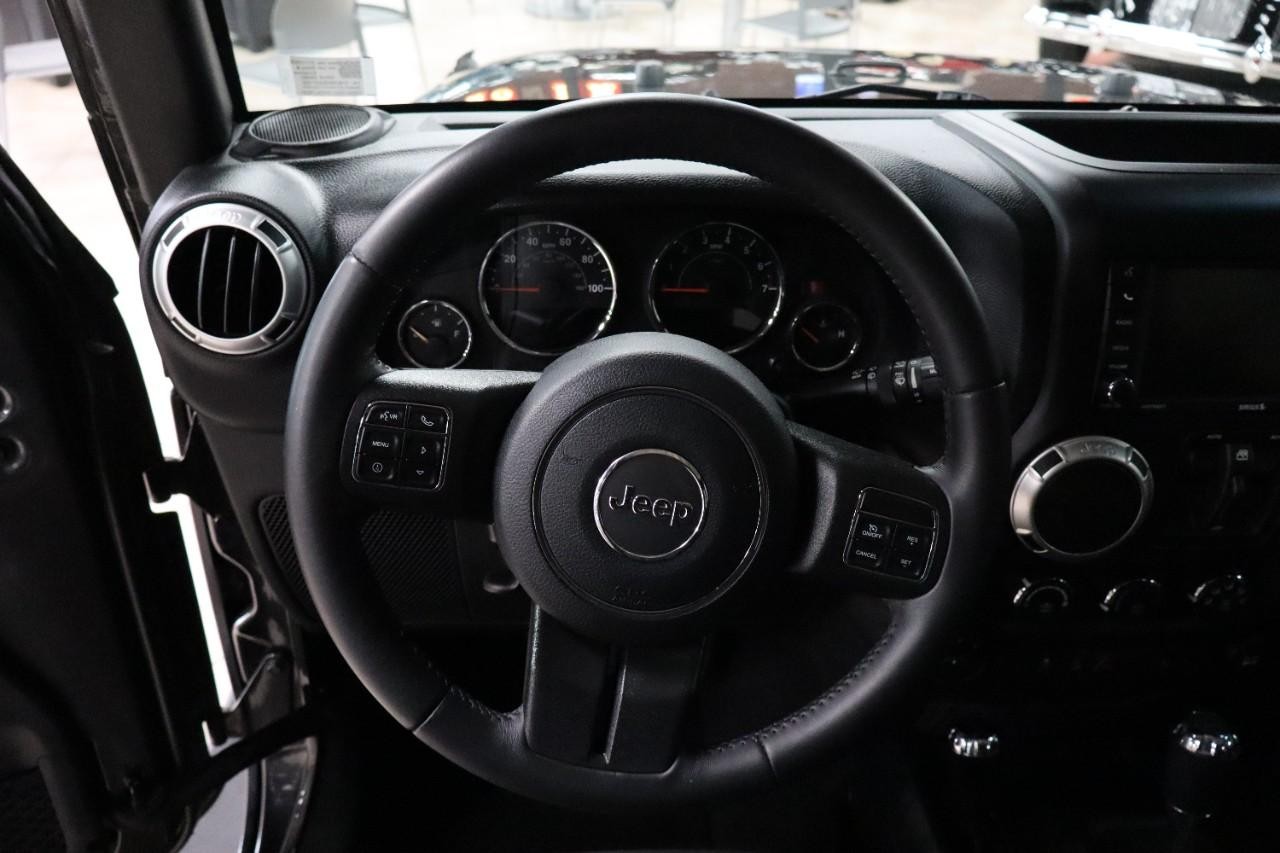 Jeep Wrangler JK Unlimited Vehicle Full-screen Gallery Image 11