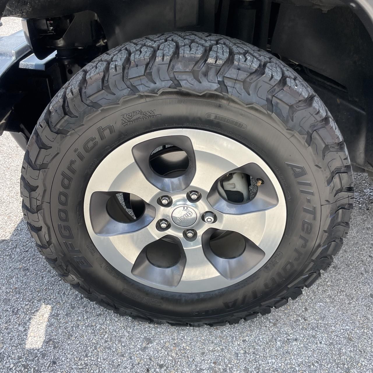Jeep Wrangler JK Unlimited Vehicle Full-screen Gallery Image 19