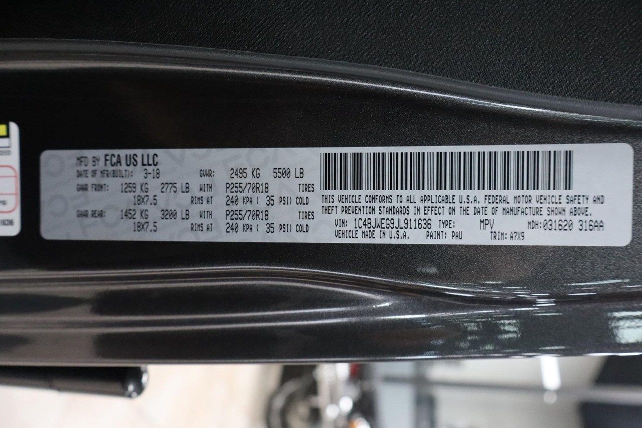 Jeep Wrangler JK Unlimited Vehicle Full-screen Gallery Image 24