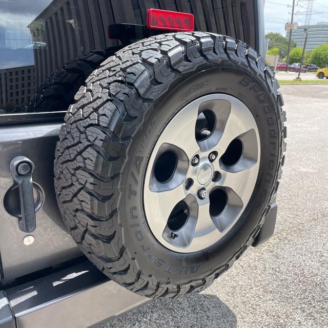 Jeep Wrangler JK Unlimited Vehicle Full-screen Gallery Image 23