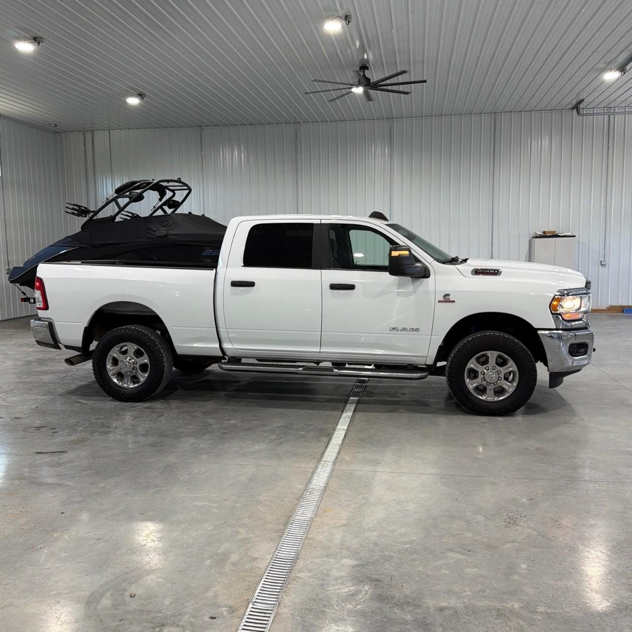 Ram 2500 Vehicle Full-screen Gallery Image 5