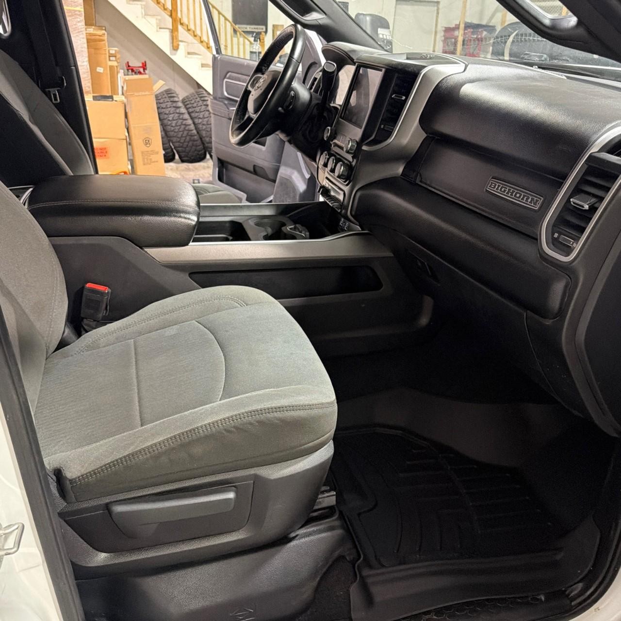 Ram 2500 Vehicle Full-screen Gallery Image 9
