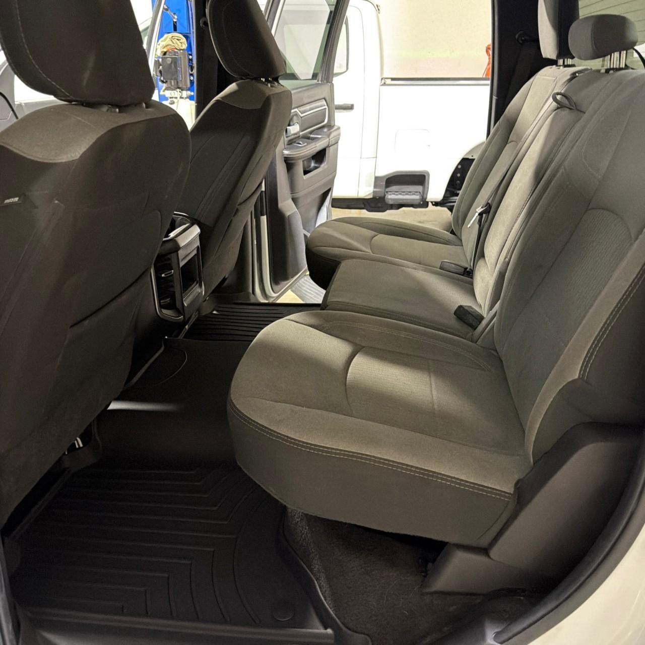 Ram 2500 Vehicle Full-screen Gallery Image 10