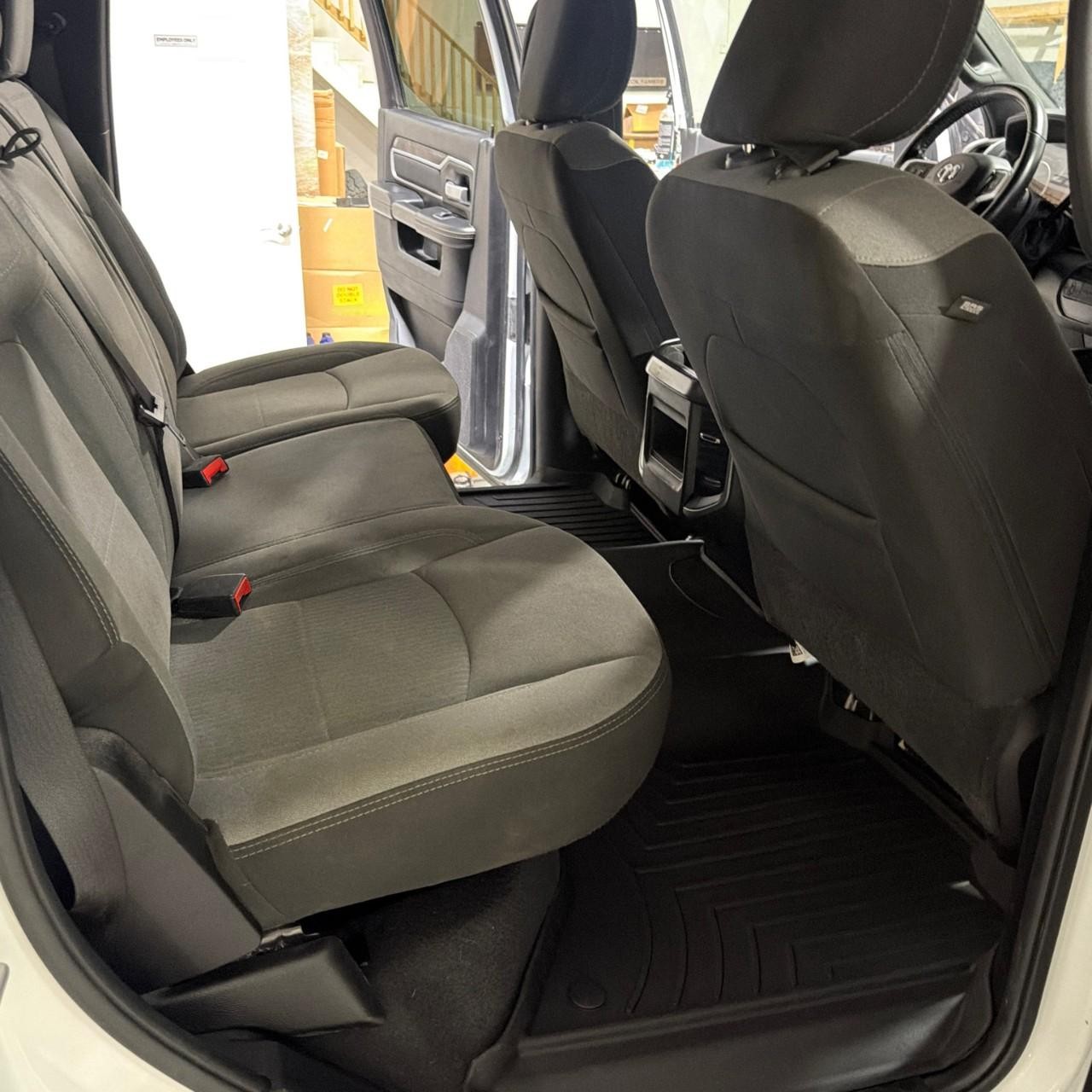 Ram 2500 Vehicle Full-screen Gallery Image 11