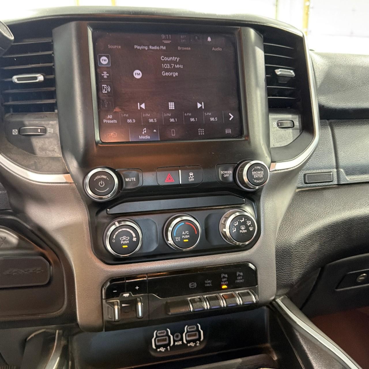 Ram 2500 Vehicle Full-screen Gallery Image 13