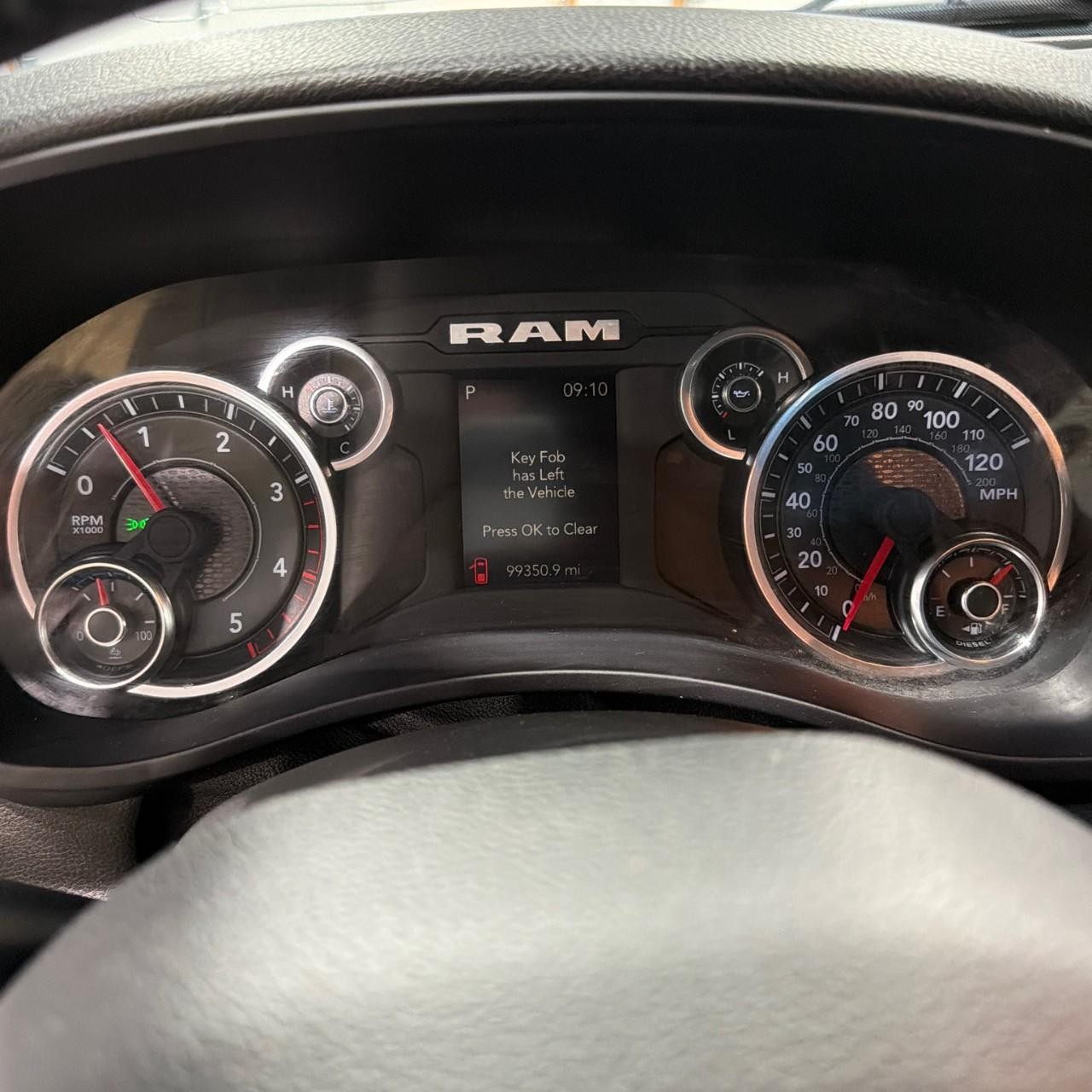 Ram 2500 Vehicle Full-screen Gallery Image 14