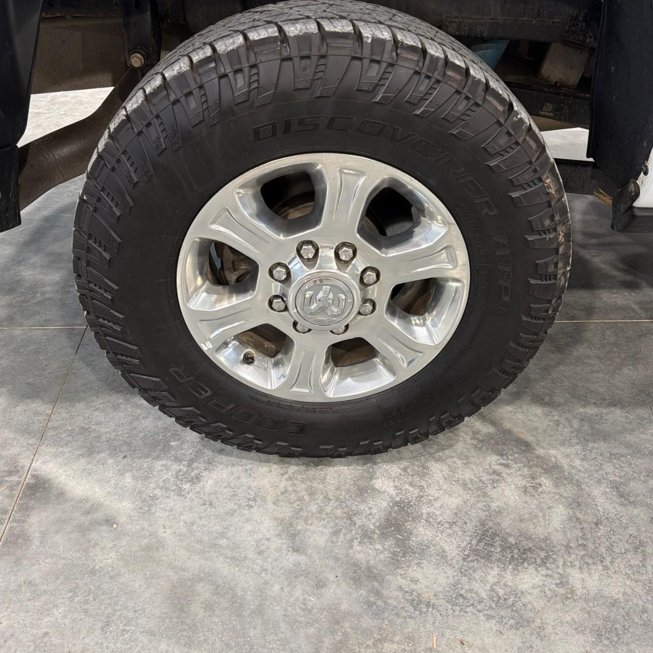 Ram 2500 Vehicle Full-screen Gallery Image 19