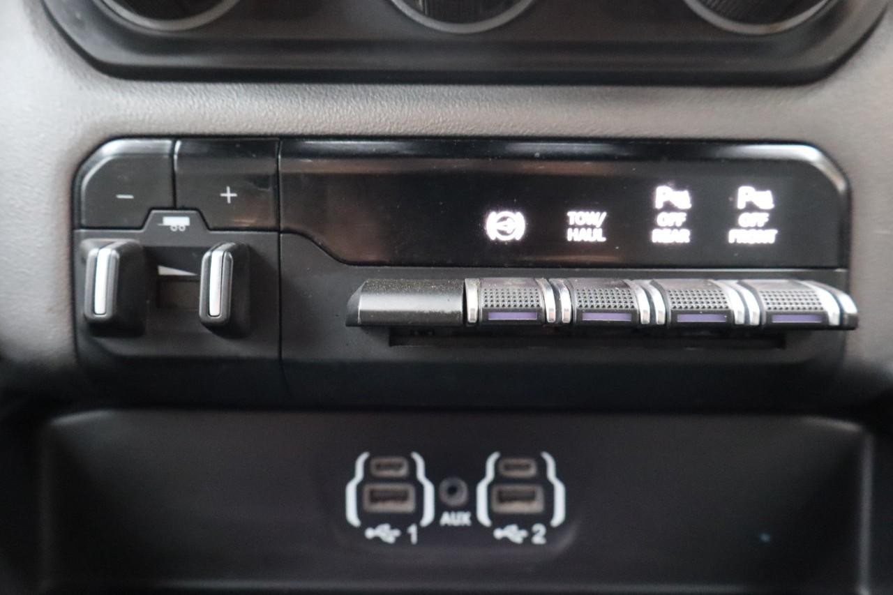 Ram 2500 Vehicle Full-screen Gallery Image 22