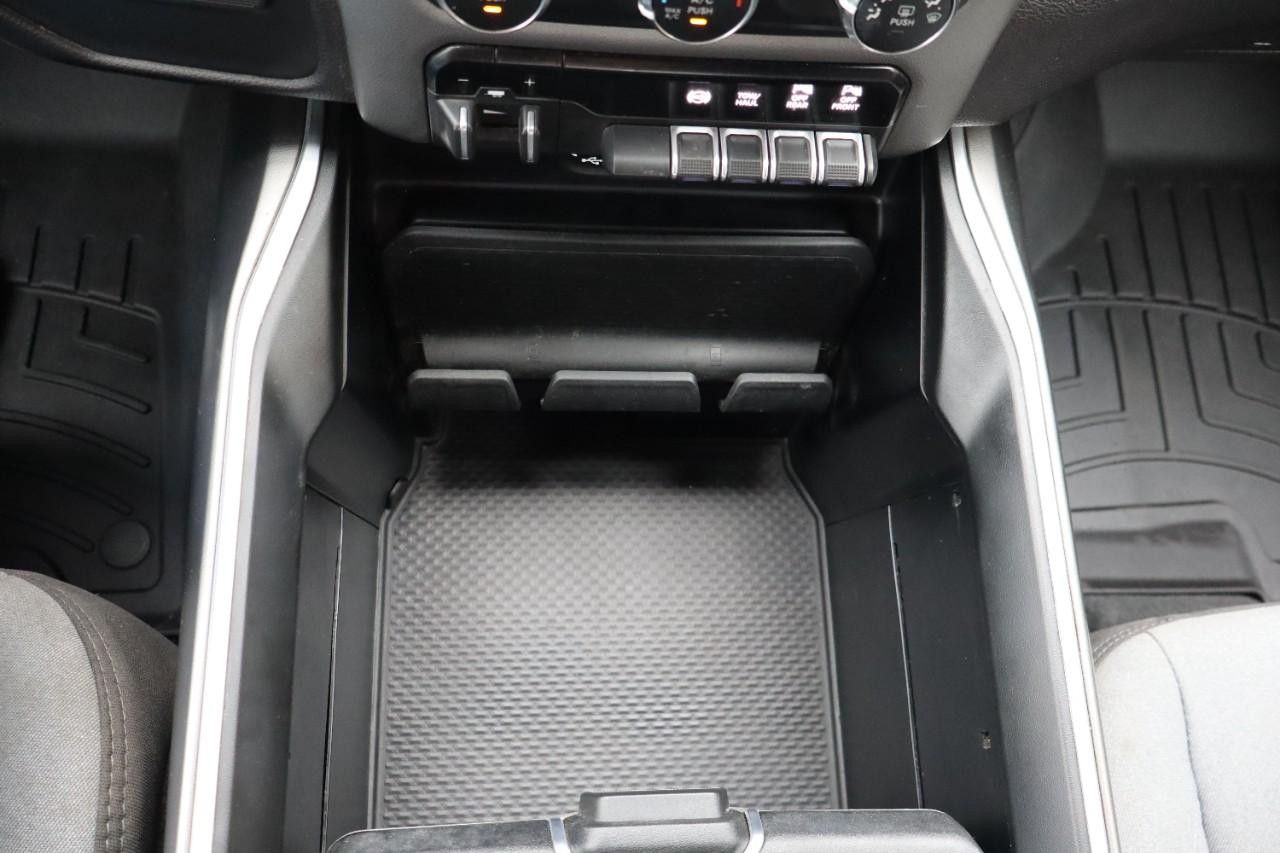 Ram 2500 Vehicle Full-screen Gallery Image 24