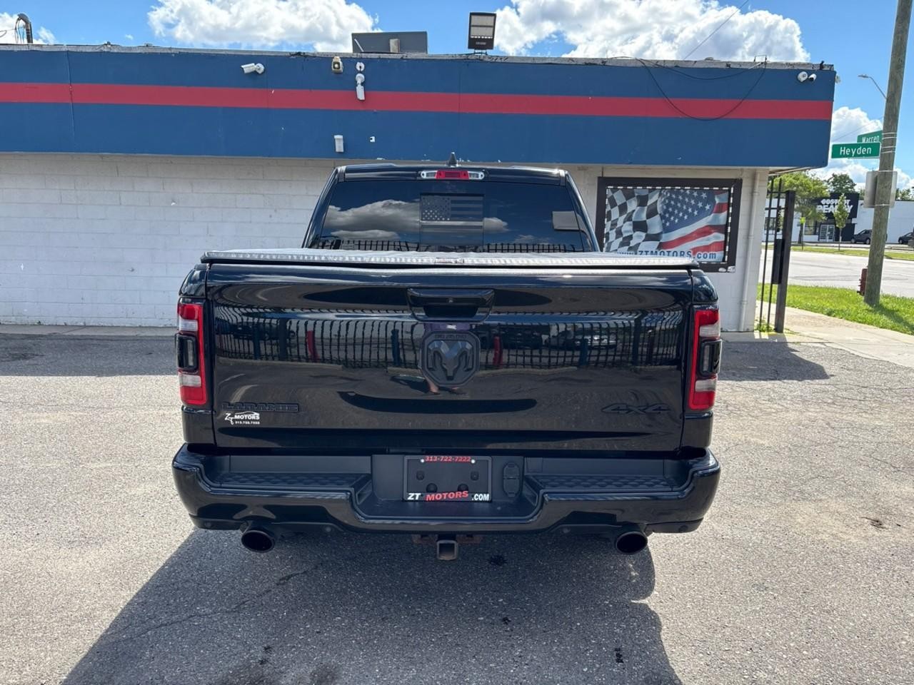 Ram 1500 Vehicle Full-screen Gallery Image 4