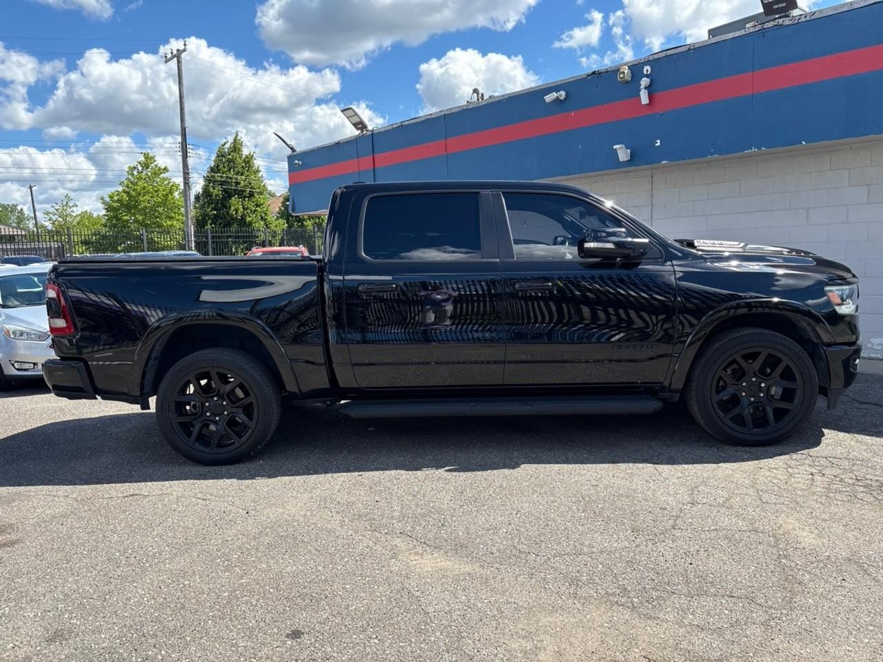 Ram 1500 Vehicle Full-screen Gallery Image 6