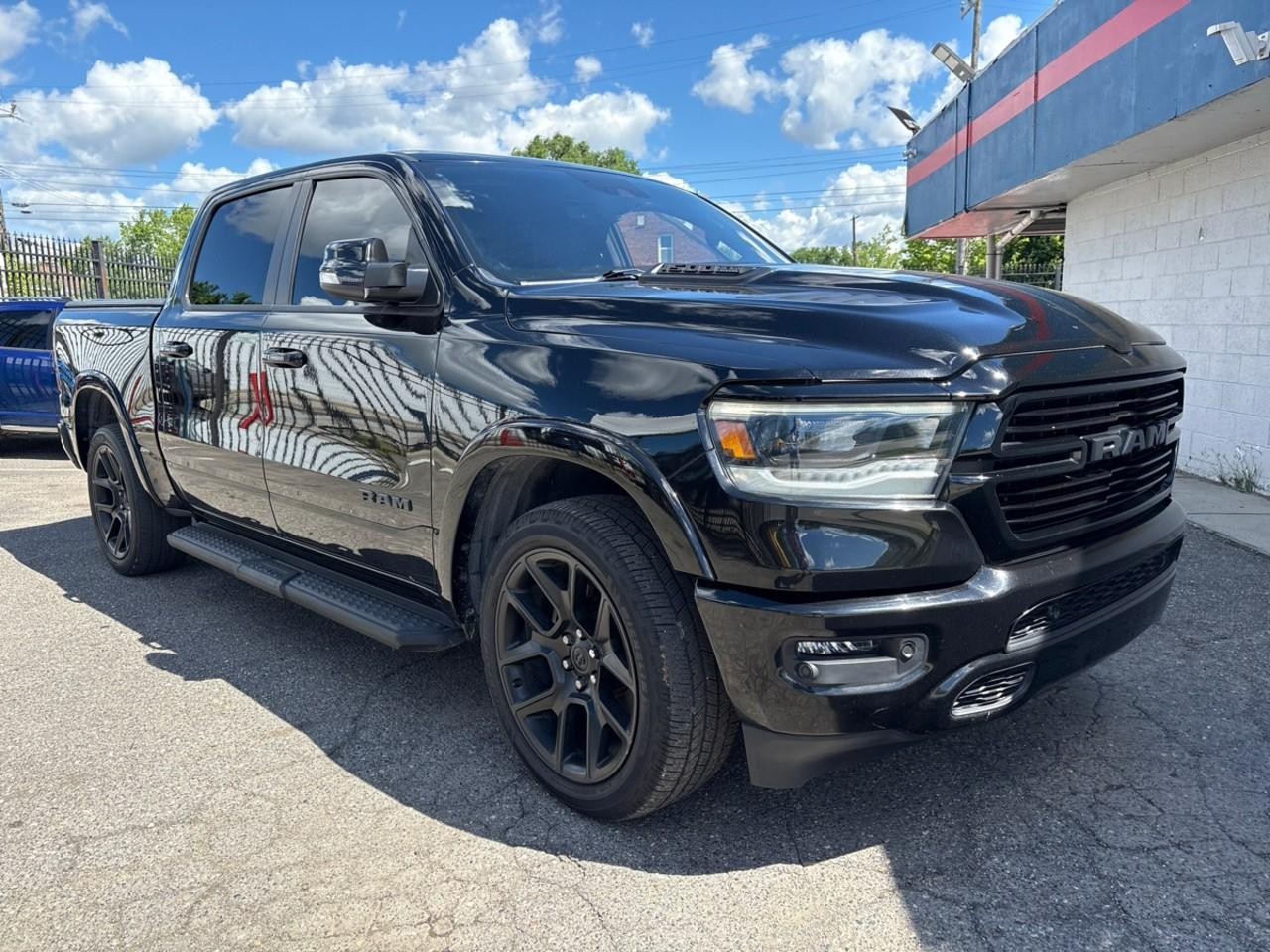 Ram 1500 Vehicle Full-screen Gallery Image 7