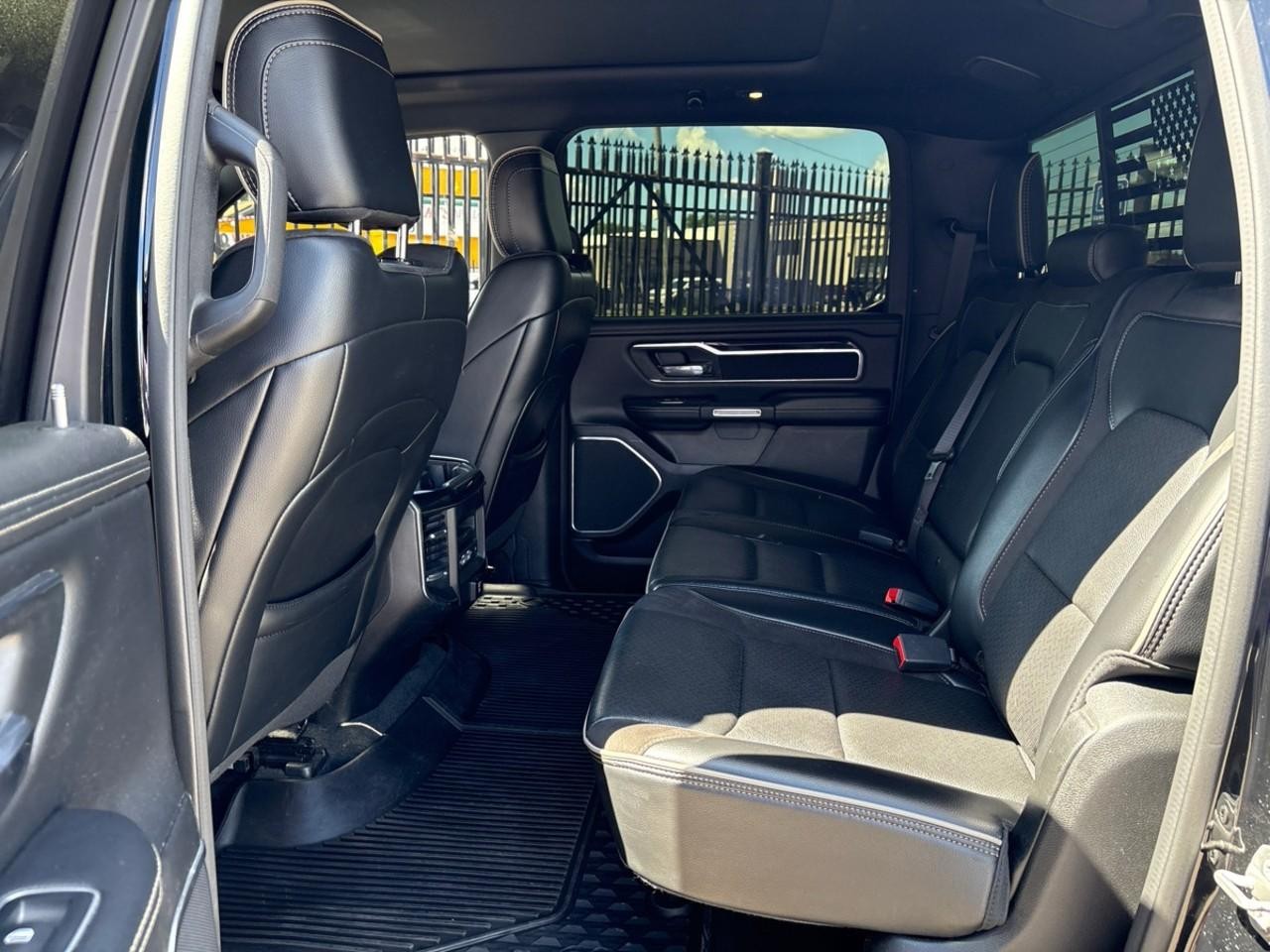 Ram 1500 Vehicle Full-screen Gallery Image 10