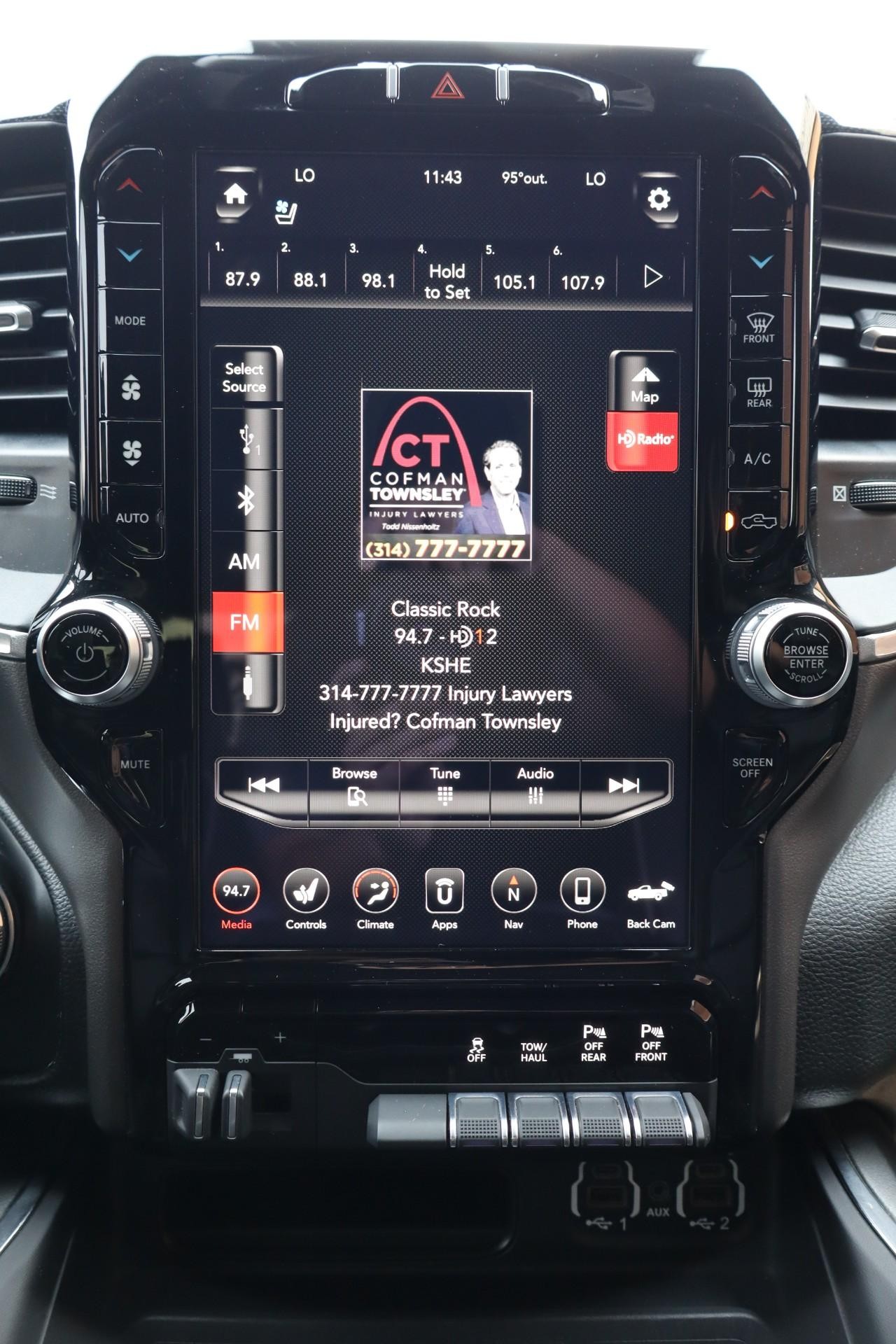 Ram 1500 Vehicle Full-screen Gallery Image 17