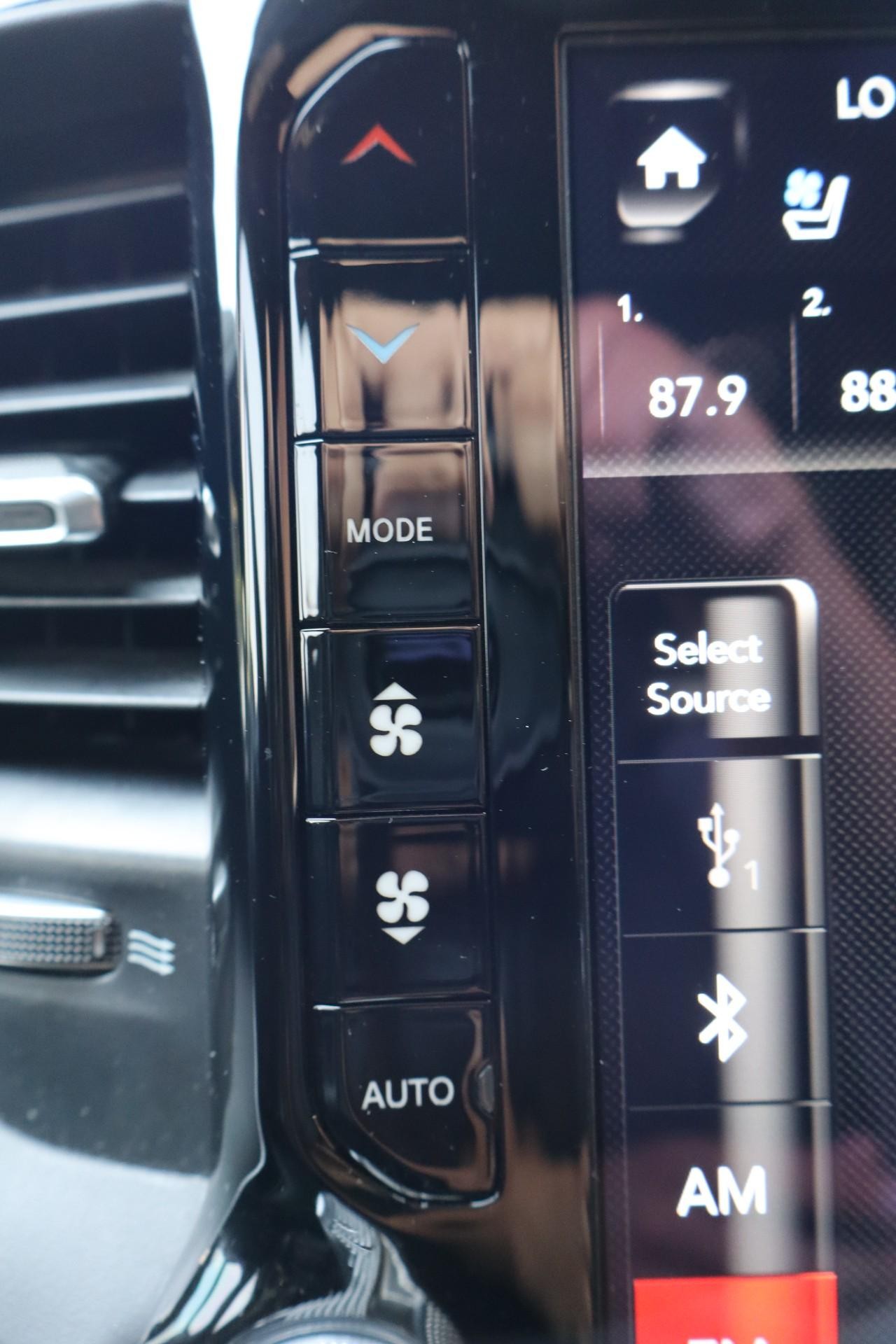 Ram 1500 Vehicle Full-screen Gallery Image 19