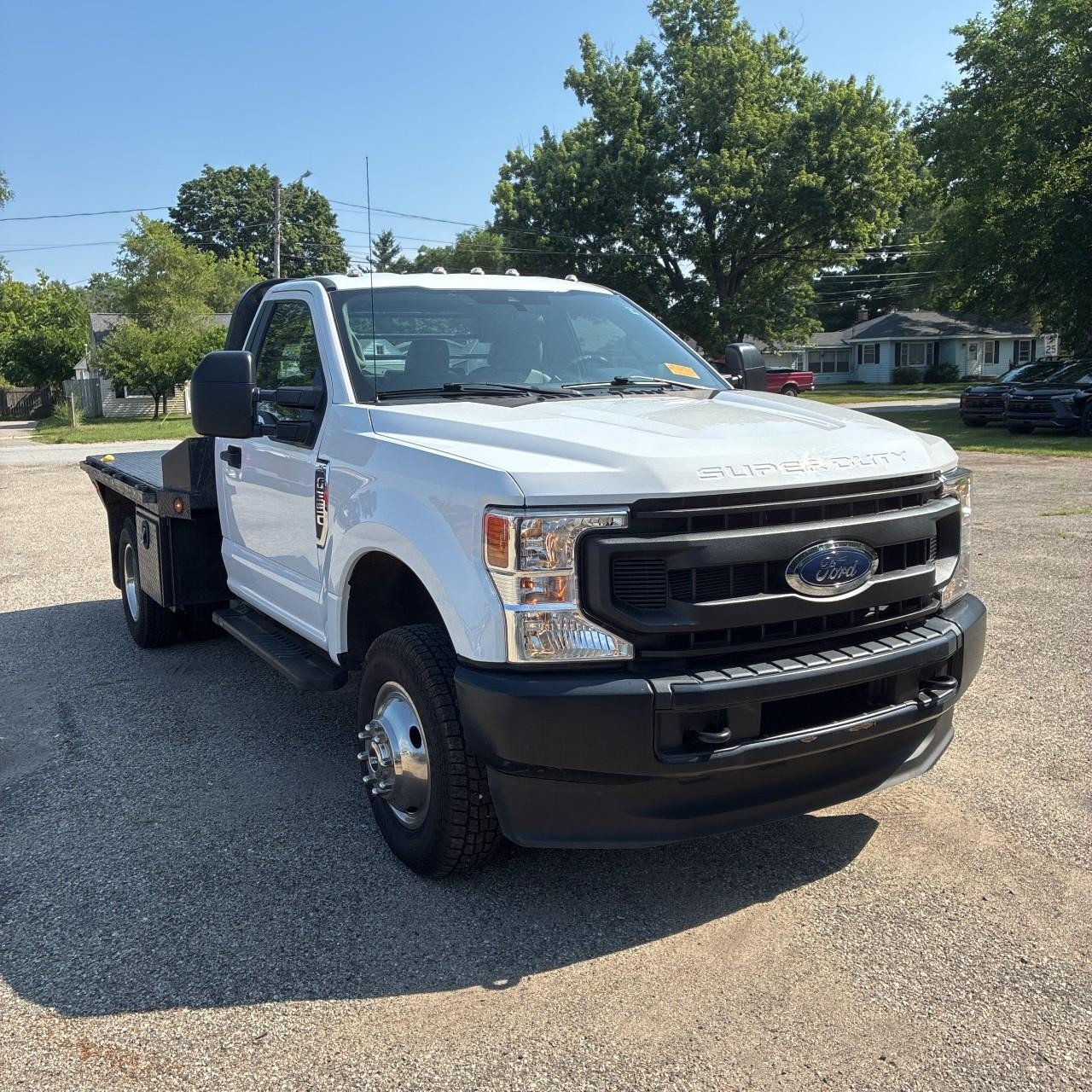 Ford Super Duty F-350 DRW Vehicle Full-screen Gallery Image 7