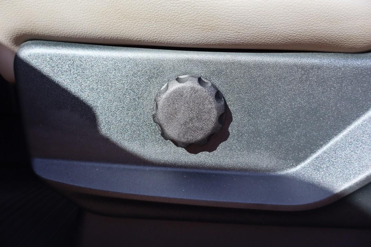 Ford Super Duty F-350 DRW Vehicle Full-screen Gallery Image 10