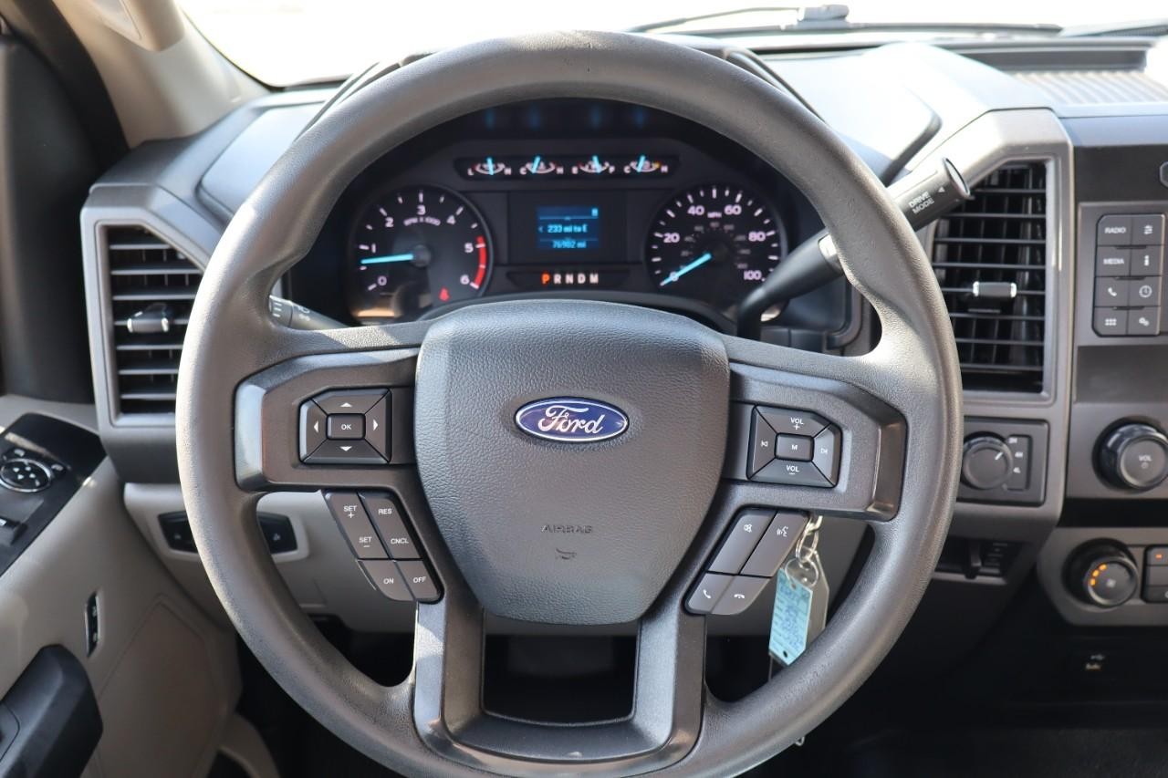 Ford Super Duty F-350 DRW Vehicle Full-screen Gallery Image 12