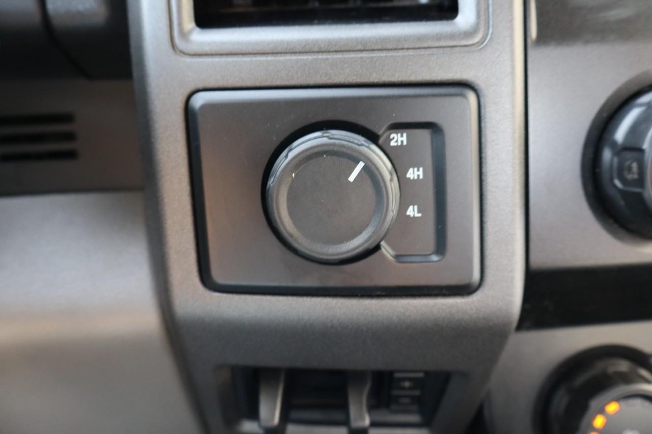 Ford Super Duty F-350 DRW Vehicle Full-screen Gallery Image 14