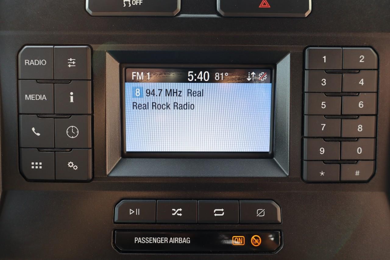 Ford Super Duty F-350 DRW Vehicle Full-screen Gallery Image 16