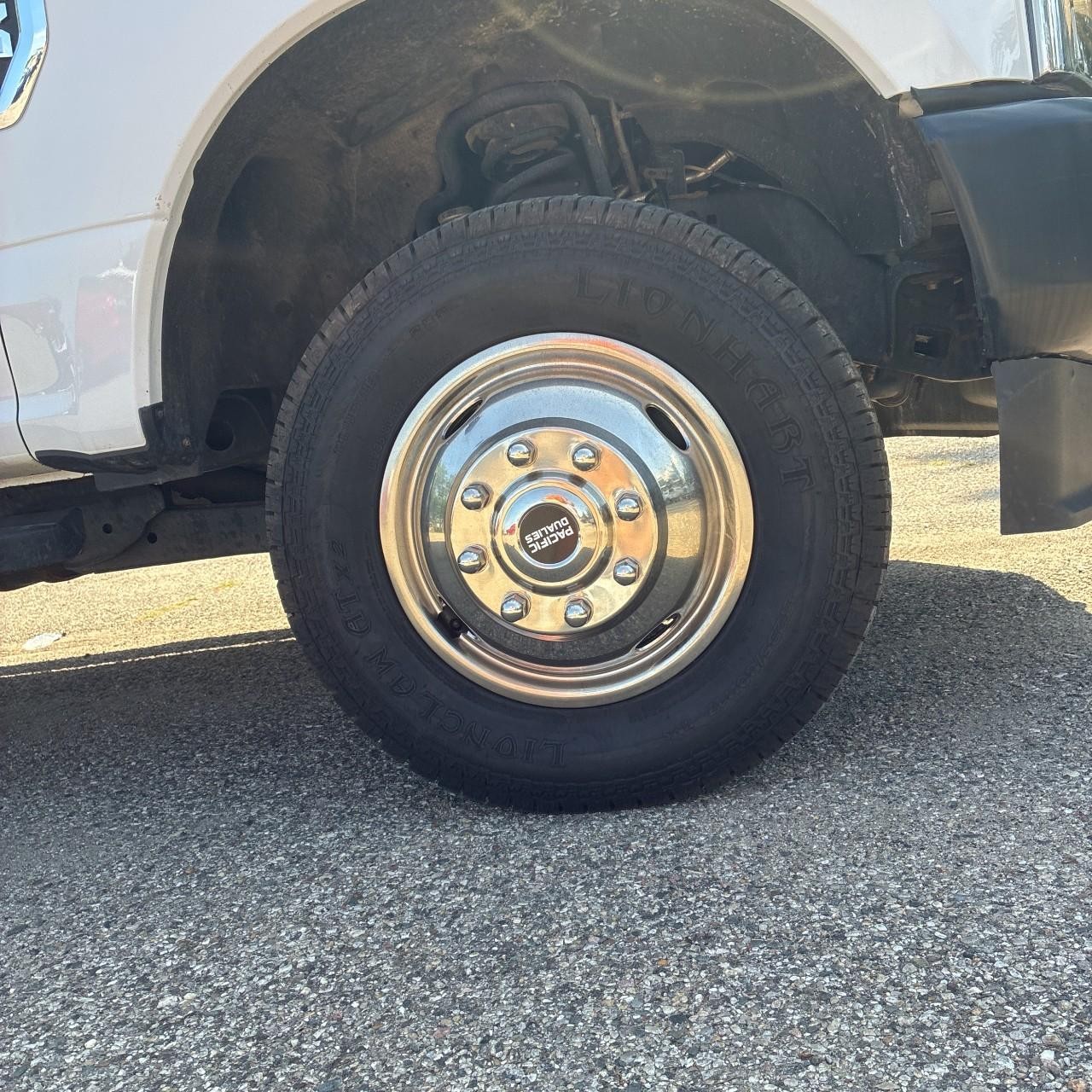 Ford Super Duty F-350 DRW Vehicle Full-screen Gallery Image 20