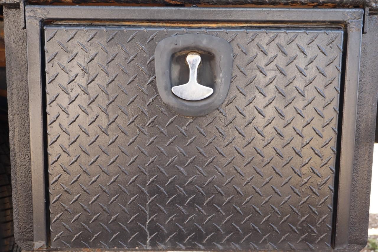 Ford Super Duty F-350 DRW Vehicle Full-screen Gallery Image 23