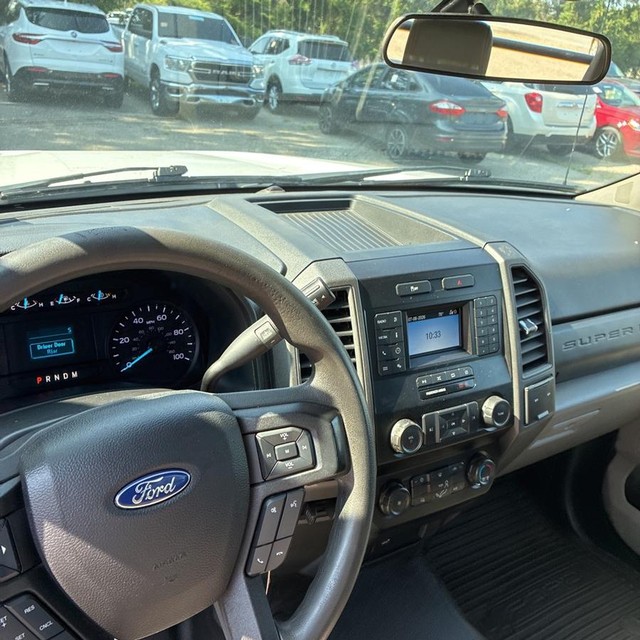 Ford Super Duty F-350 DRW Vehicle Full-screen Gallery Image 10