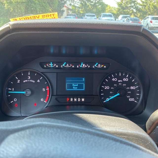 Ford Super Duty F-350 DRW Vehicle Full-screen Gallery Image 12