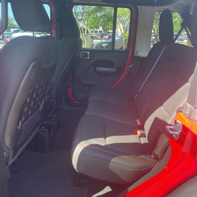 Jeep Wrangler Unlimited Vehicle Full-screen Gallery Image 11