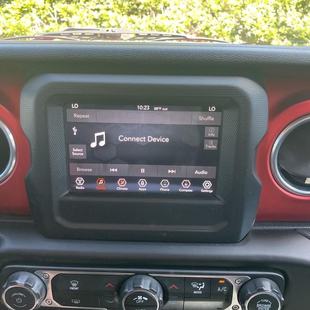 Jeep Wrangler Unlimited Vehicle Full-screen Gallery Image 14