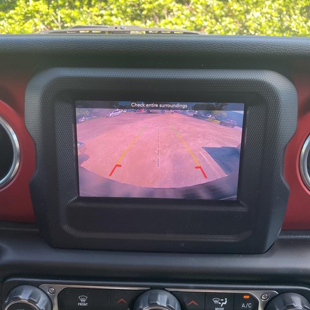 Jeep Wrangler Unlimited Vehicle Full-screen Gallery Image 15