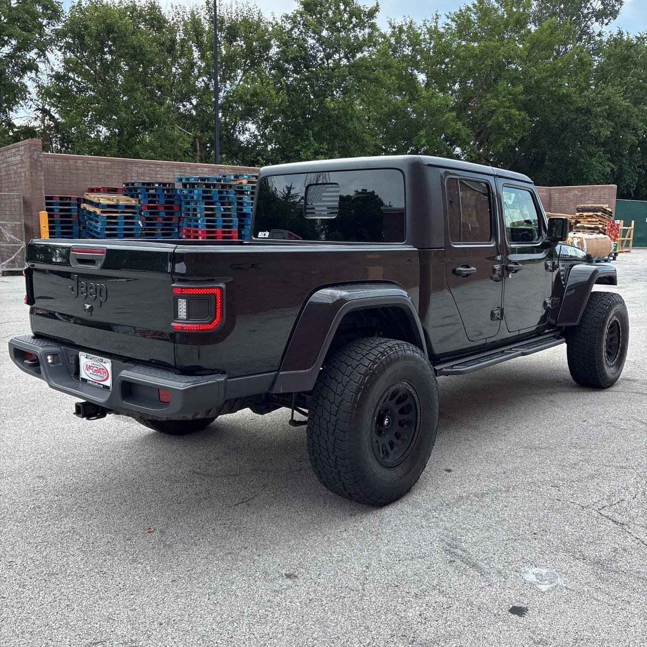 Jeep Gladiator Vehicle Full-screen Gallery Image 4