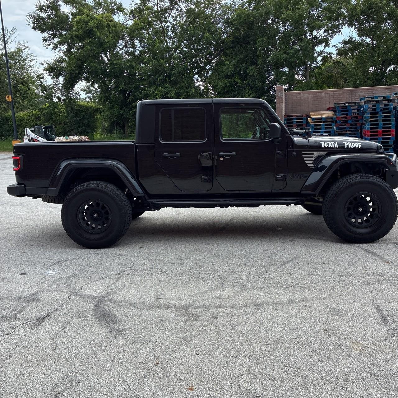 Jeep Gladiator Vehicle Full-screen Gallery Image 5