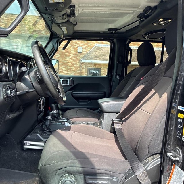 Jeep Gladiator Vehicle Full-screen Gallery Image 8