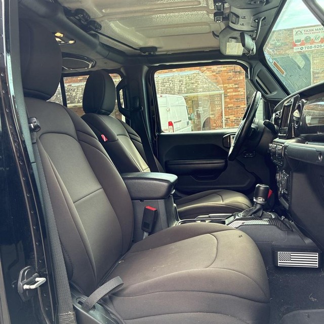 Jeep Gladiator Vehicle Full-screen Gallery Image 9