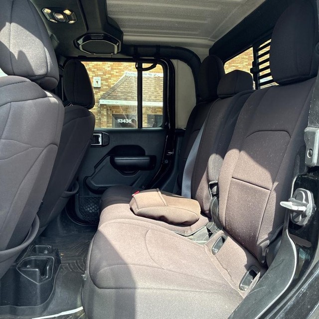 Jeep Gladiator Vehicle Full-screen Gallery Image 10