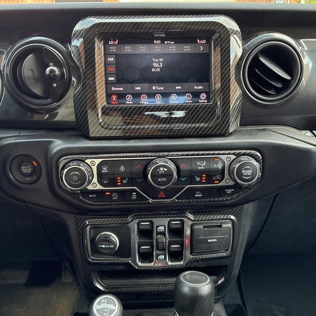 Jeep Gladiator Vehicle Full-screen Gallery Image 13