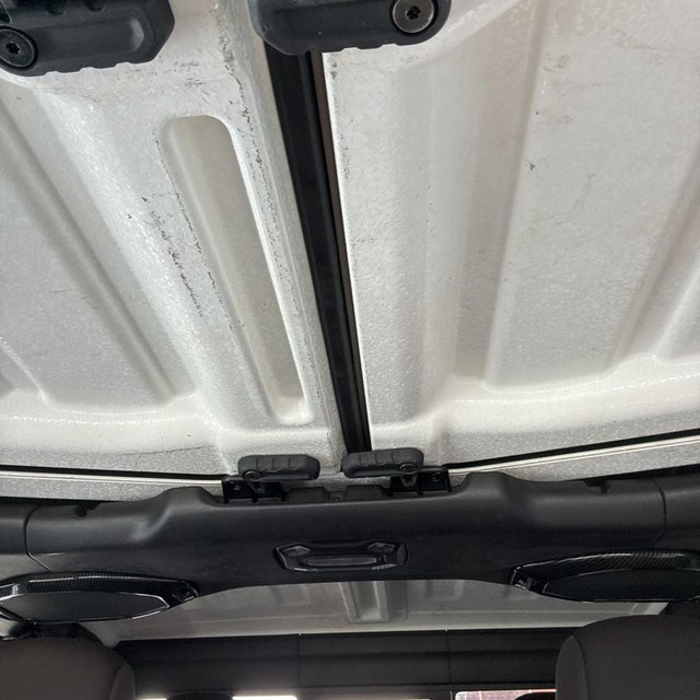 Jeep Gladiator Vehicle Full-screen Gallery Image 16