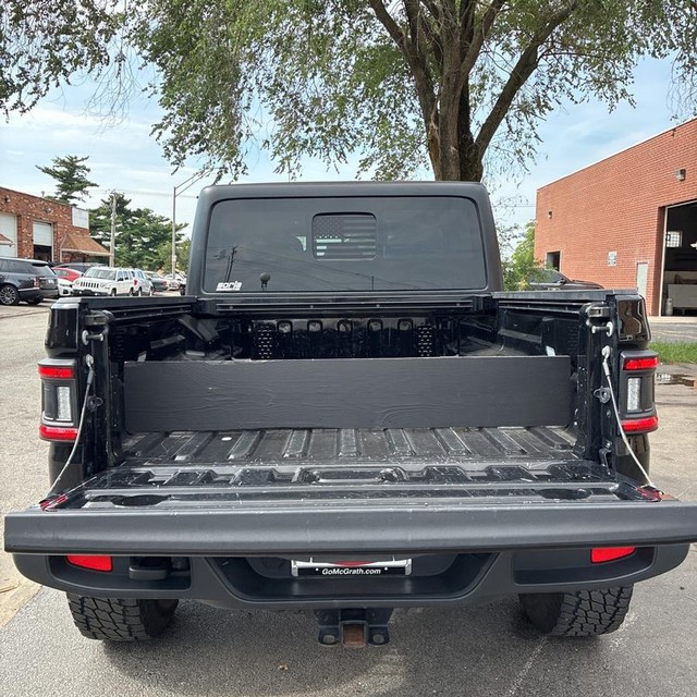 Jeep Gladiator Vehicle Full-screen Gallery Image 17