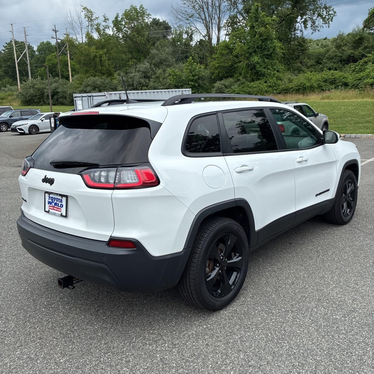 Jeep Cherokee Vehicle Full-screen Gallery Image 4