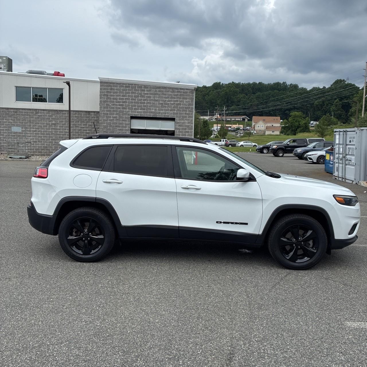 Jeep Cherokee Vehicle Full-screen Gallery Image 5
