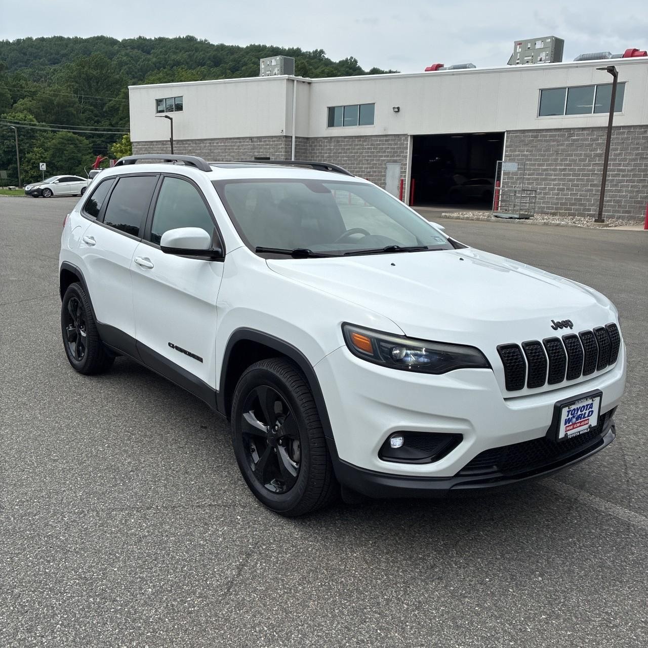 Jeep Cherokee Vehicle Full-screen Gallery Image 6