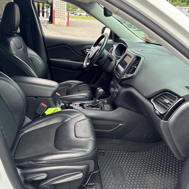 Jeep Cherokee Vehicle Full-screen Gallery Image 8
