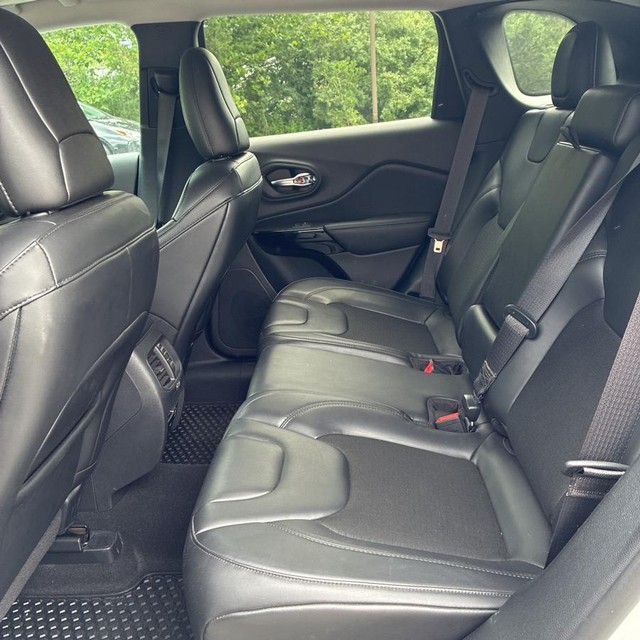 Jeep Cherokee Vehicle Full-screen Gallery Image 9