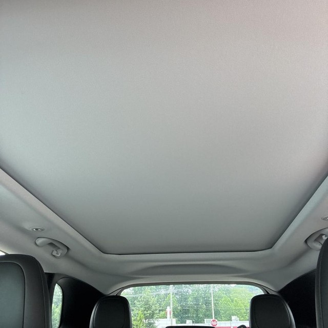 Jeep Cherokee Vehicle Full-screen Gallery Image 16
