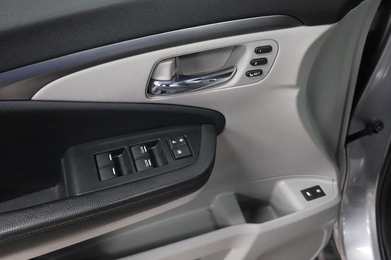 Honda Pilot Vehicle Full-screen Gallery Image 12