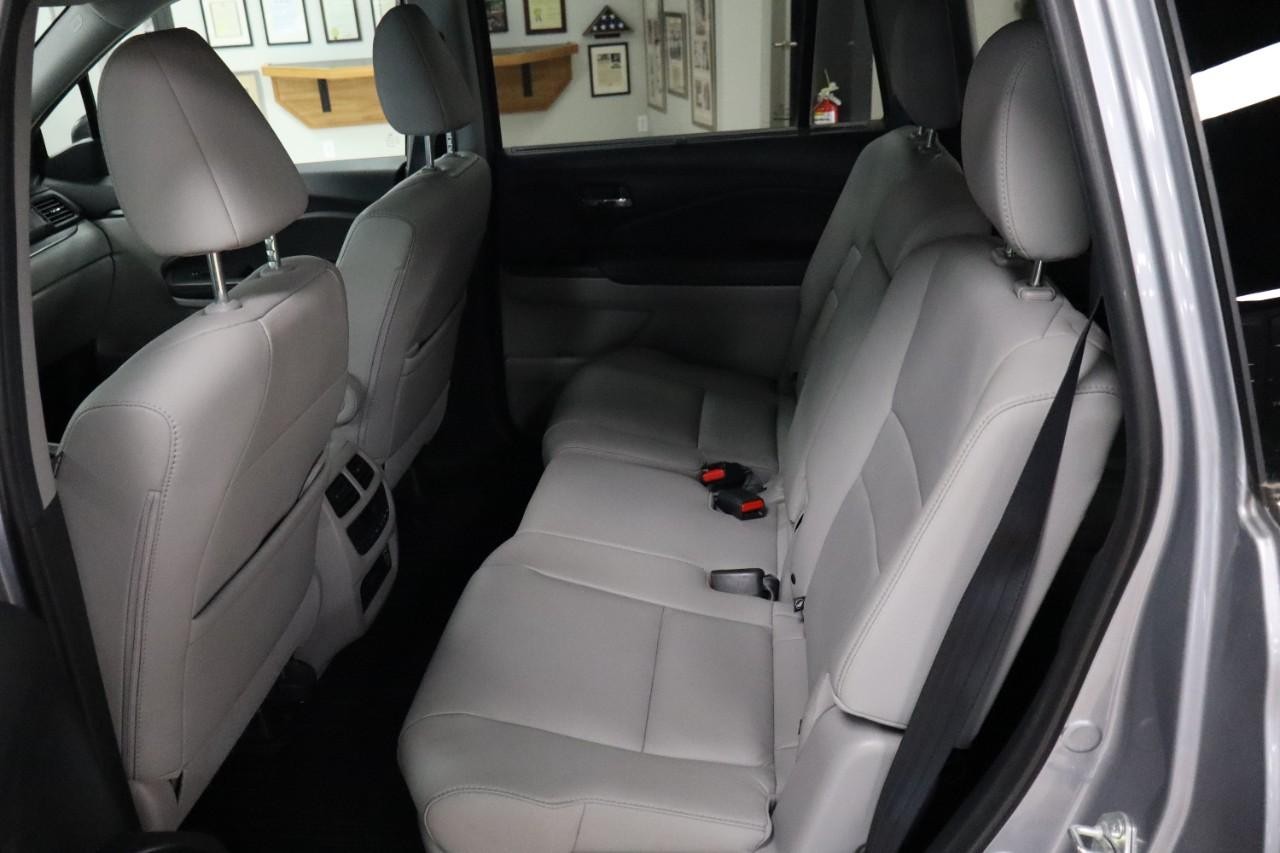 Honda Pilot Vehicle Full-screen Gallery Image 13