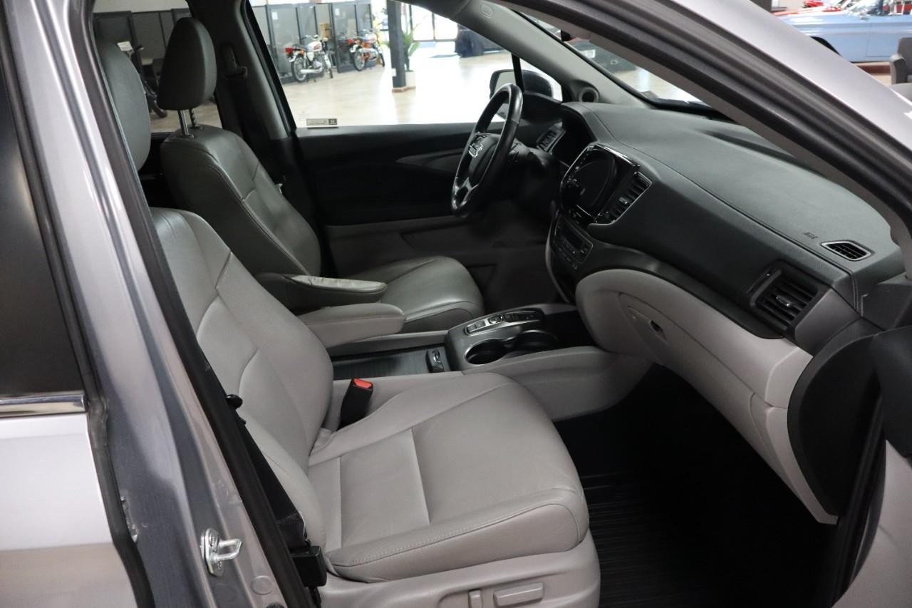 Honda Pilot Vehicle Full-screen Gallery Image 25